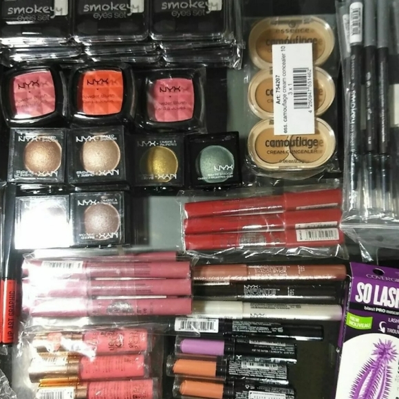 Cosmetic Mystery Box - Picture 3 of 7